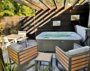 HOT TUB HOUSE ON GOLF COURSE! 10 MINs TO THE BEACH