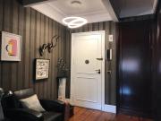 Habitación grande y confortable con baño privado junto a Guggenheim