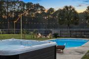 Gulf Breeze Beach House w Pool Huge Hot Tub and Sauna