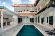 Greek House: Room wDesk and Shared Pool&Kitchen6