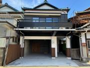 CalmbaseGARAGE ツーリング最適 愛車と泊まる古民家 1階ガレージで雨も安心 水回りフルリノベで女性も快適な清潔宿