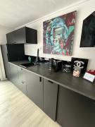 Amsterdam-Houseboat-Amstel