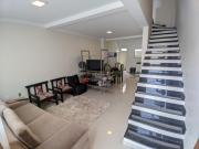 Sobrado aconchegante 2 suítes, 2 vagas garagem, 3 banheiros