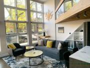 Lincoln Park Light-Filled Loft