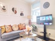 Large 3 bed House Wolverhampton Families and Contractors