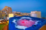 Luxury Penthouse Sea Views- Jacuzzi - Sauna