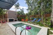 Shes moody TULUM 3 bed penthouse with yard pools rooftop aircon 15 minute drive to the beach