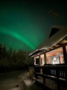 Authentic Log Cottage with Hot Tub