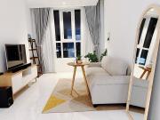 Lá Homestay - Marina Plaza Balcony Apartment with City or River View