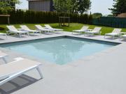 Cozy Garden Home w Fireplace