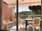 Appartement en bord de mer avec terrasse, 3 pièces, 4 couchages, parking privé au Lavandou - FR-1-251-555