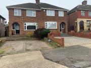 Romford - House - Sleeps 6 - Garden - Parking