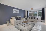 Sleek & Tranquil Corner on Durham Road, Sleeps 4