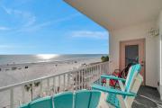 Newly Renovated Condo on Maderia Beach