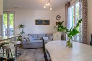 appartement dans maison de ville avec jardin