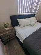 Spacious Entire 4Bedroom House in Gladstone 1 to 8 People can Stay