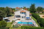 Villa Eufemia near Poreč with large garden and outdoor playground for kids