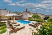 Villa Katja near Pula with whirlpool only 3 km from the beach