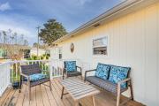 1 Mi to Surfside Beach Coastal Cottage