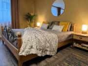 Terracotta Apartment - Zentral, Parken, Netflix, Kontaktloses Einchecken, Kingsize-Bett