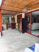 Casa ampla em condomínio fechado com área de lazer completa