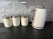 Contractors, Groups 4xBedRooms 5xDouble Beds, Close to City free parking sleeps x 10 WiFi ,Netflix,LGI Check Reviwz