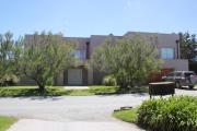 Casa De Alta Categoría Ubicada En Barrio Medanos Frente Al Mar