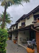 Sobrado em condomínio quase pé na areia em Juquehy