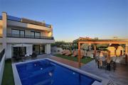 Villa Lela - Heated Pool, Sauna, BBQ, Activities