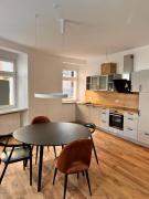 BG Living & Hosting - Stilvolle Mosel-Ferienwohnung "Alte Apotheke" in Ürzig - 2 Schlafzimmer, bis 5 Personen, Fahrradkeller & WLAN