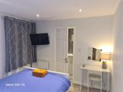 The Reading apartment with gardens, suitable for contractors