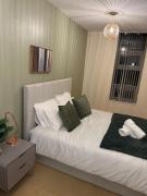 Central Birmingham City Apartment -Smart TV - Free Parking onsite