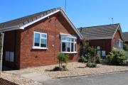 2 Bed House - Sleeps 4 - Pets - Garden - Parking