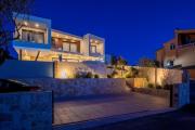 Luxury Villa Seven Seas with infinity heated pool by the sea in Ražanj