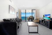 1BR Couples Retreat in Circle on Cavill (Best Location!)