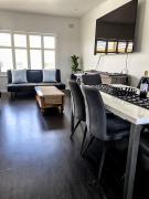 Beach apartment 1022 esplanade sea-views