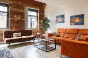 Modern 2 Bedroom with 75” TV & Free Wi-Fi Modern 2 Bedroom with 75” TV & Free Wi-Fi
