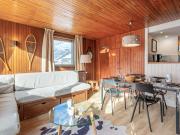 Appartement central et lumineux à Val-dIsère, proche des pistes et commodités - FR-1-694-221