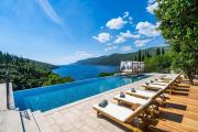 Peaceful Villa Palma with a pool in Dubrovnik