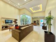 Casa 2 suítes e 2 quartos, piscina e churrasqueira