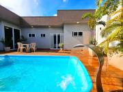 Casa 2 suítes e 2 quartos, piscina e churrasqueira