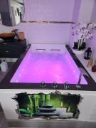 Love Room romantique avec Jacuzzi 2 places