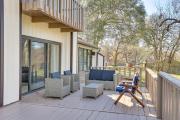 Hot Tub, Deck & Grill: Brookshire Gem Near Venues