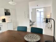 Wit II, Near Metro, Train n7670 Wit II, Near Metro, Train n7670