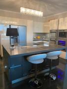 Top-notch apartment with sea view, bbq and Jacuzzi