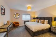 2BR Gem, Private Parking & Private Garden - By Tempstay