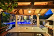 SUMAN APARTMENT WITH SHARED SWIMMING POOL, 120m FROM THE BEACH