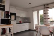 525 - A ERQUY, dans cet immeuble, situé à 300m du centre et 200m de la plage