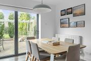 Spacious 4 Bedroom House with Lovely Large Garden Spacious 4 Bedroom House with Lovely Large Garden