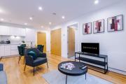 The Arden Suite- Modern apartment in Birmingham city centre- perfect for leisure, family and business by Dreamluxe